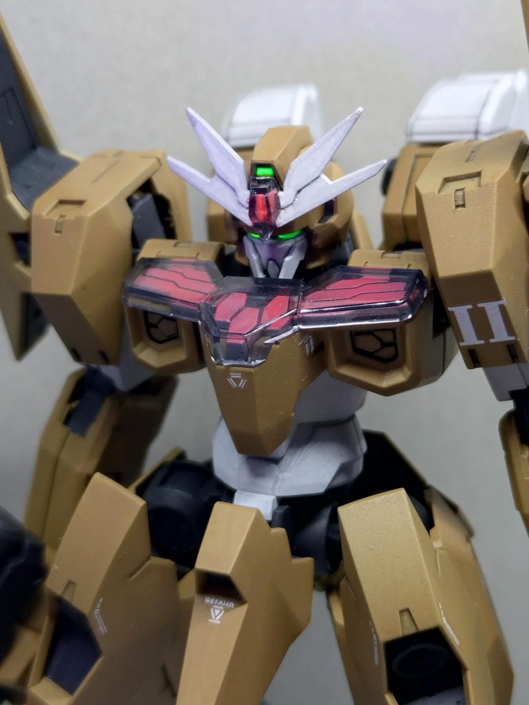 頭部はカラーリングを変更。アゴを白く塗るとZ顔になるんですね。これでいい感じの悪役顔に。