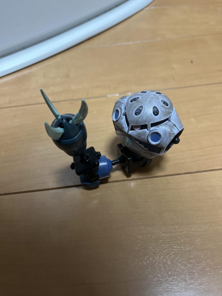 砂の中から出てきては獲物を狩る