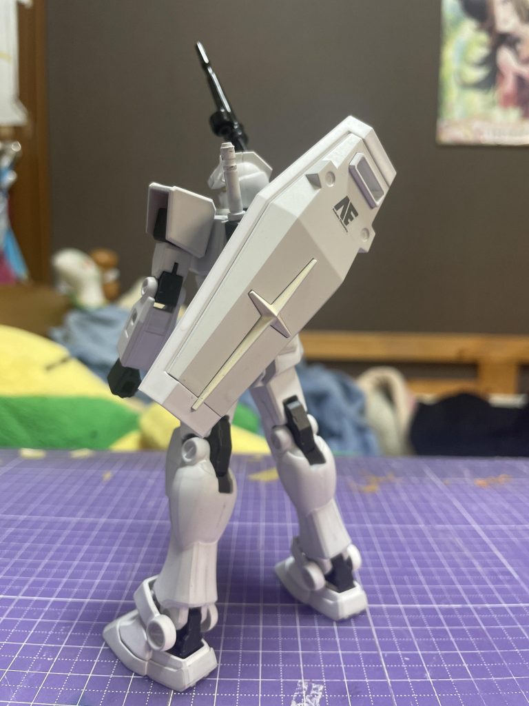 アクション❹(アナハイム製と変わる様に盾にデカールを貼りました!【本体はうっかりトップコート艶消しをしてしまったから盾がないとアナハイム製だとわからないと思うので】)