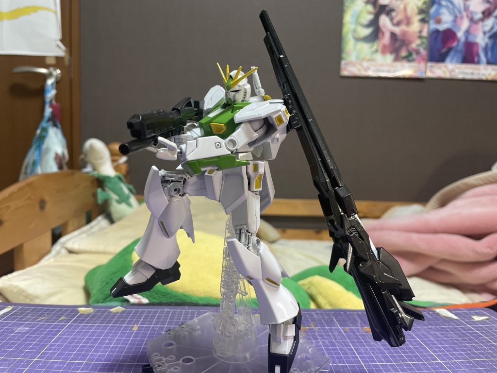 RGと違って武器がロングレンジファンネルしかないのでザクⅢ(トワイライトアクシズ)の付属してたビームマシンガンを持たせました