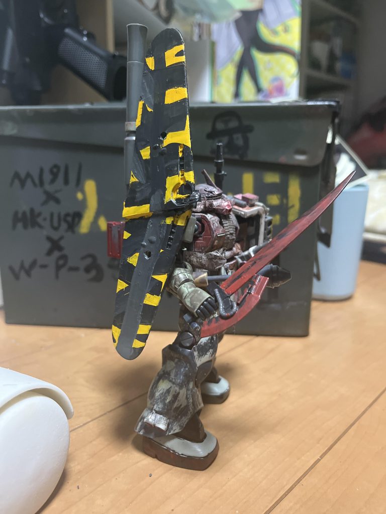 ジムのシールド関節パーツを使っているためその他のモビルスーツにつけることができる