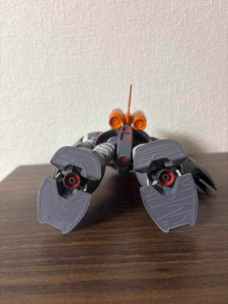 足裏等も水性のペンで赤く塗装しております。