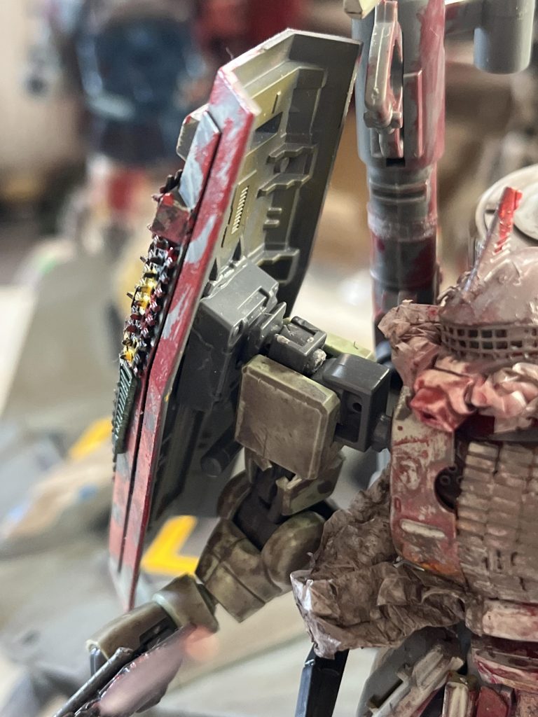 HGのジムのシールドを使っているためザクとの互換性がある