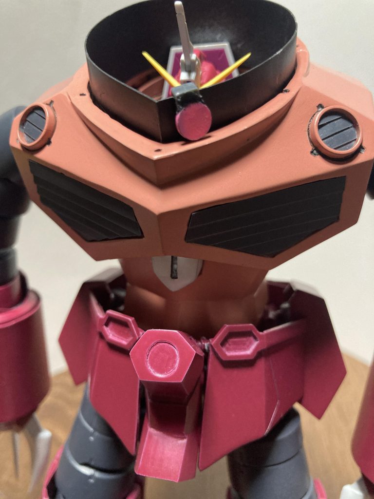 モノアイはシールド上部のレールに乗っけてるだけです。