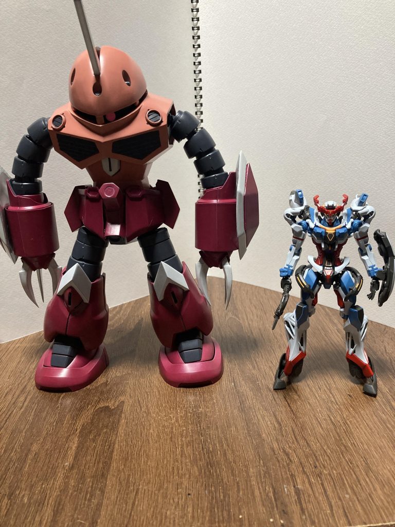 サイズ感はMGと同じくらいなので、Hgと並べると明らかにサイズ感がおかしくなりますww