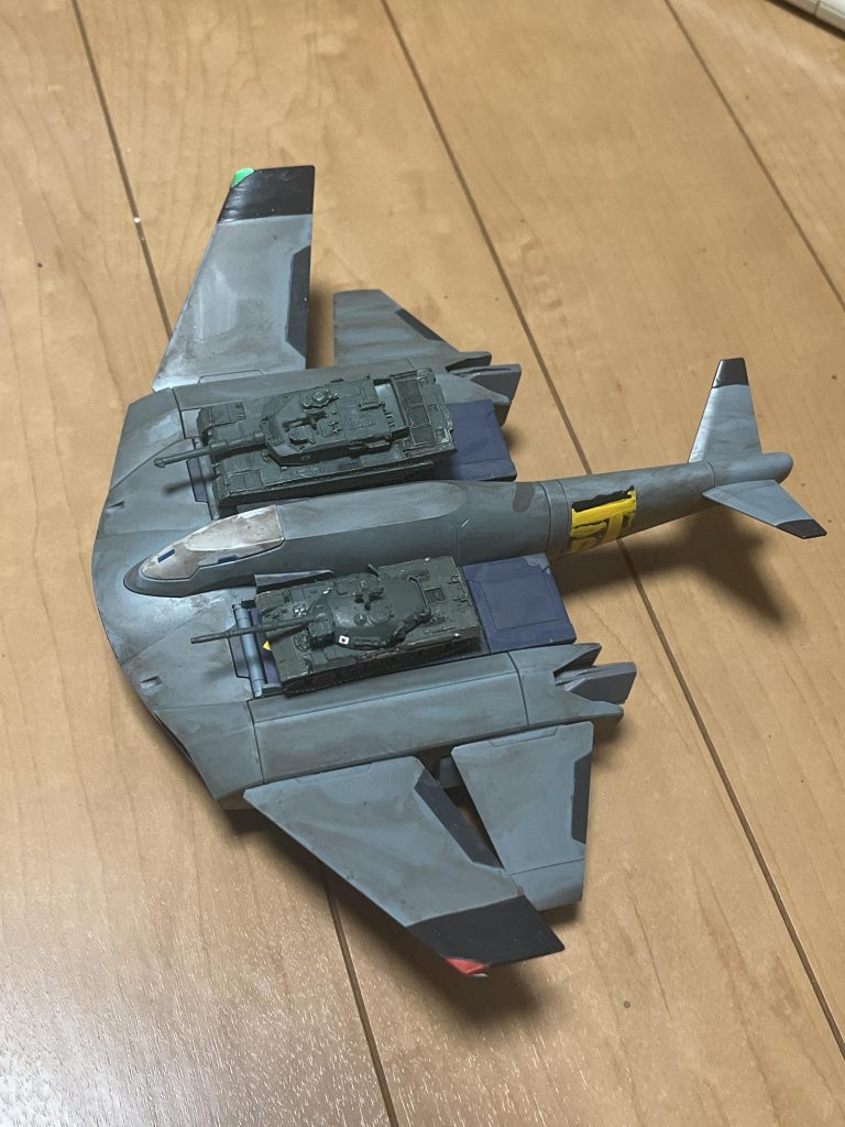 MS一機または戦車を2両乗せることができるため敵艦への攻撃&戦車MSでの強襲ができる