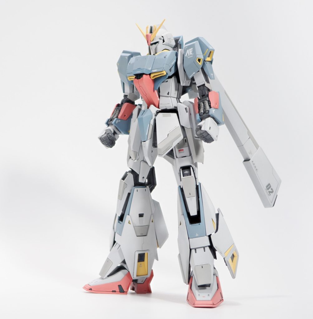 ver.kaの第一印象は色気がないというのもありますが、全体的にシャープすぎて印象薄いな、という感じ。アニメ版準拠と言われるとそう見えなくもないですが...手描きアニメ時代のメカなのでやはりエッジが立ちすぎているのには違和感を感じますね。ということでスタイリグについては以下の改修をしました。・胸部、脚部他のボリュームアップ・一部のエッジを落とす・ウイングバインダーを撤去してネイキッド化尚、一応変形機構には手を入れていないのでウェーブライダー形態にも変形は可能です（しないけど）