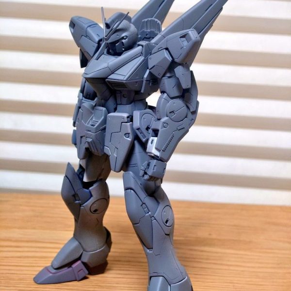 ディテールアップがほぼ終わったので捨てサフを吹きました少し修正したら本塗装に入っていきます