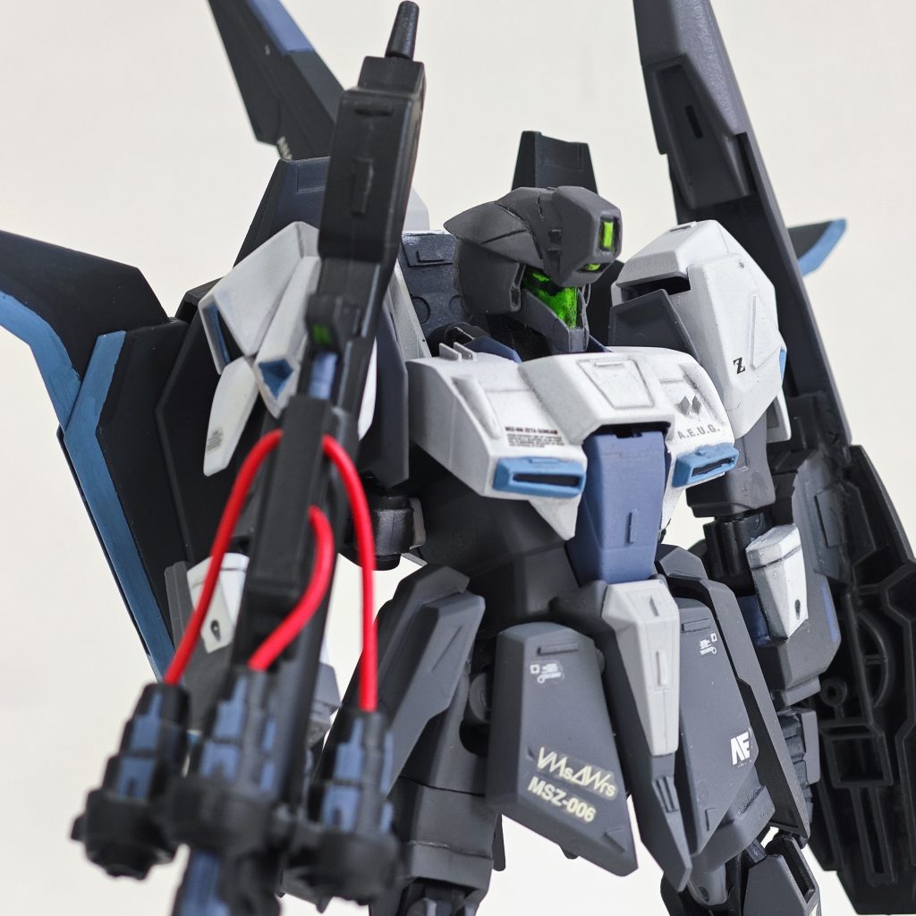 GM系列のバイザーの奥にはガンダムフェイスが隠されている。遠目でGM系列と見せかけて近付くとガンダム!