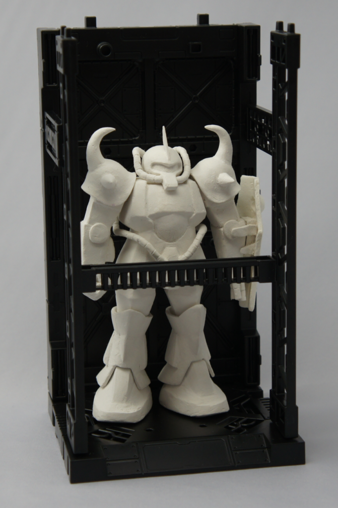 ディスプレイ ベースが買えたので、早速セットしてみました。全身白だから、ディスプレイ ベースの製品パッケージの絵みたい(gundam-kao2)