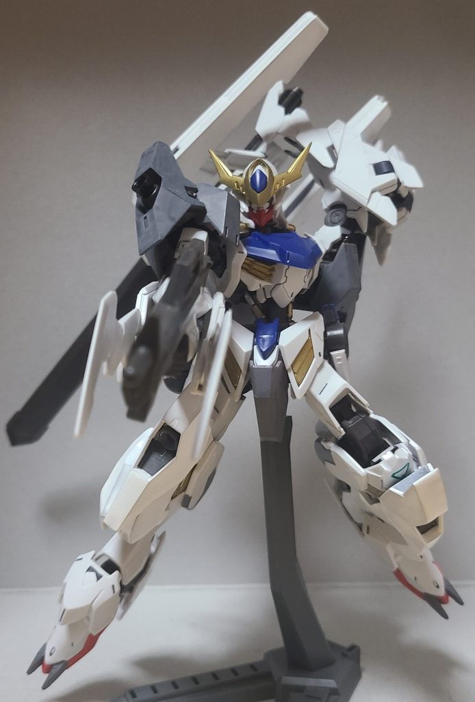 こうやって展開することでソードメイスを取り出す時も干渉しないようにしてあります。