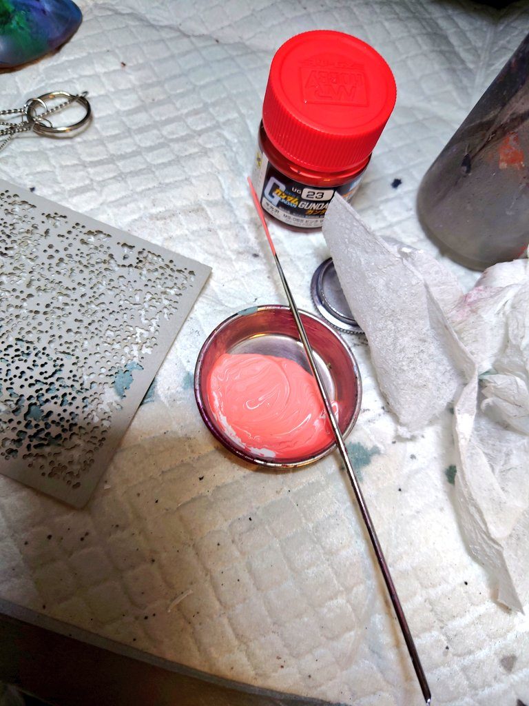 ベースカラーよりも、ちょい明るめに調色した塗料を用意して