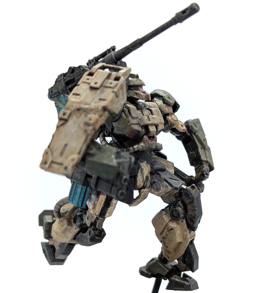 黒サフから筆塗り、ドライブラシ、ウォッシングで汚しています。ザクキャノンは汚しが決まる。