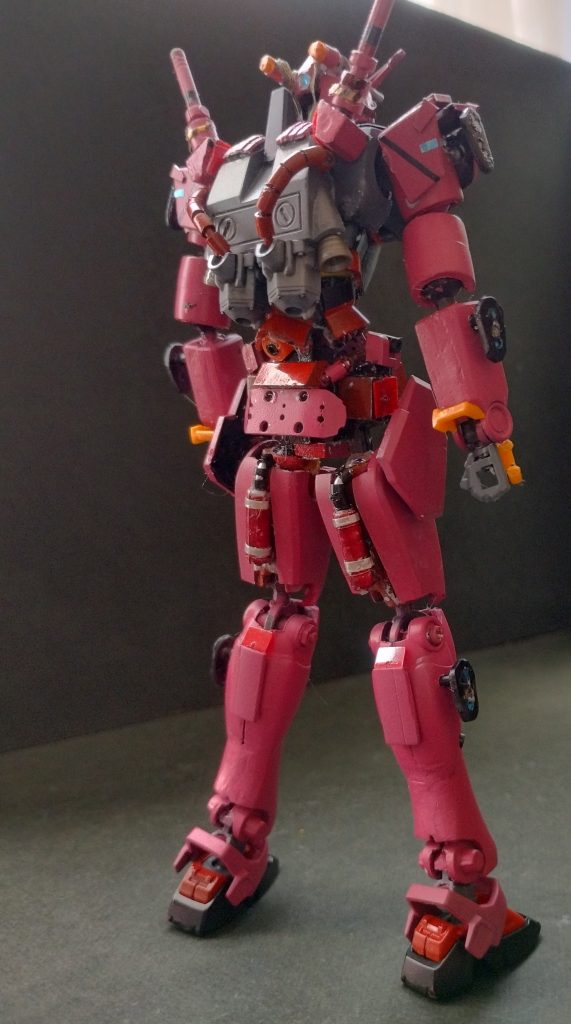 脚の上側にEGνガンダムの肩を取り付けました。