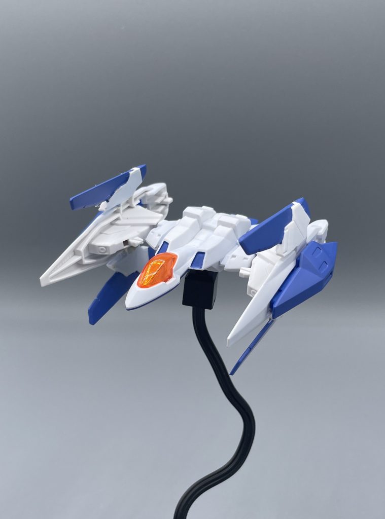 GNR-010 O RAISER ダブルオ-ガンダムの安定稼働の為の支援メカとして開発されたオーライザー。SDで可愛らしく造形されています。オレンジもクリアパーツで成形されているのがナイスですよね。 このオレンジ部分、コクピットじゃないんですよね(^^; 紛らわしすぎる(笑) どうみてもキャノピーなのに笑