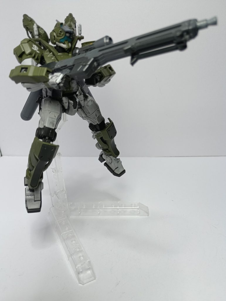 大型ビームマシンガン。元キットがは小さいのですが、無改造で持たせることが出来ました。