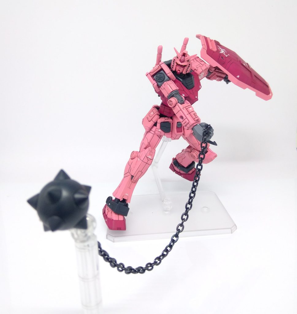 赤いガンダムならハンマーを持たせないと!ということでG30thから拝借。ハンマーは瞬着で接着後に合わせ目を消しました。瞬着は乾燥時間がいらないので楽チンだし時短に最適です。