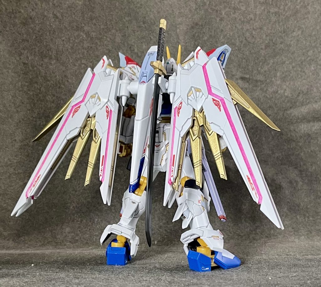 リアビュープラウドディフェンダーは一応着脱可能だけど、3体作ったから接着固定しちゃってもいいかなと思ったり。