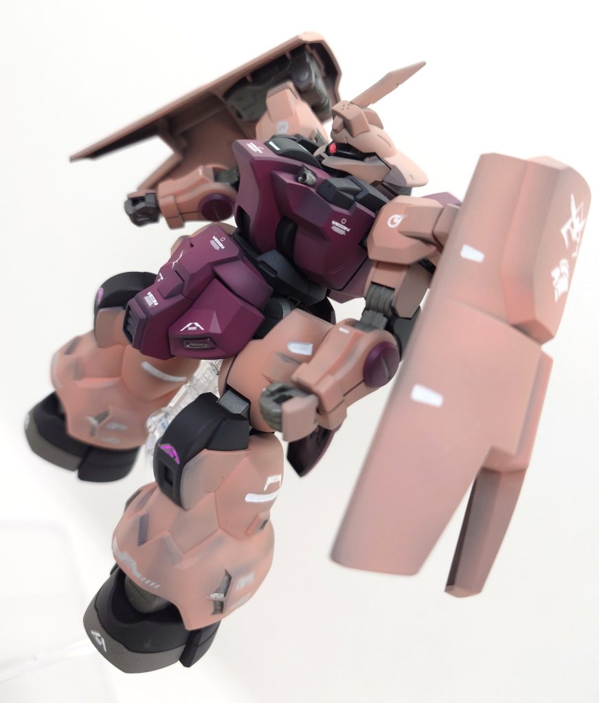 『シャアザク』カラーも以外と違和感無いのでは?と個人的には感じています。