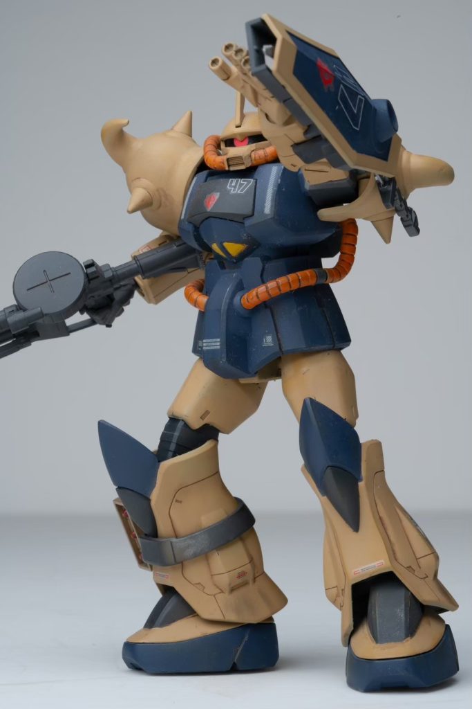 やはり初期HG（それも最初期）分類されるキットなので腰部の可動なし等潔い作りで逆にスタイリングがやたら精悍に見えるのもなかなかに良い感じでした。