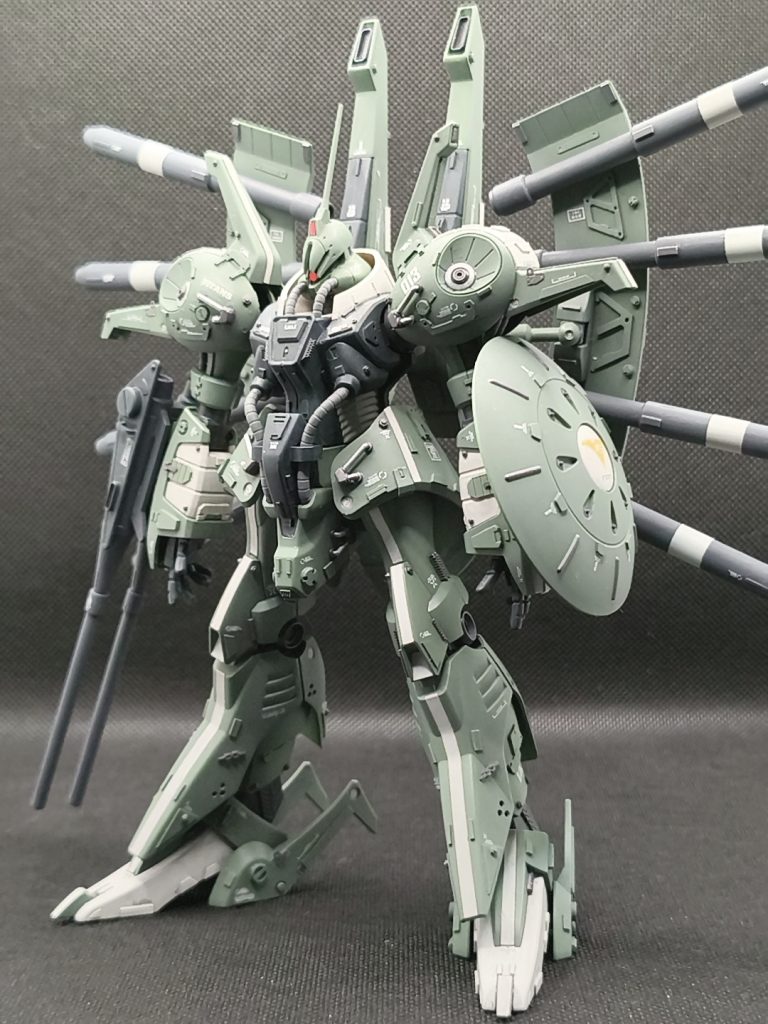 色はＭＳディープグリーンとＮＡＴＯブラック、インシグニアホワイトです。白いラインは付属のシールを塗ったものを使ってます。マスキングいらずでお手軽！（手抜きです・・・）