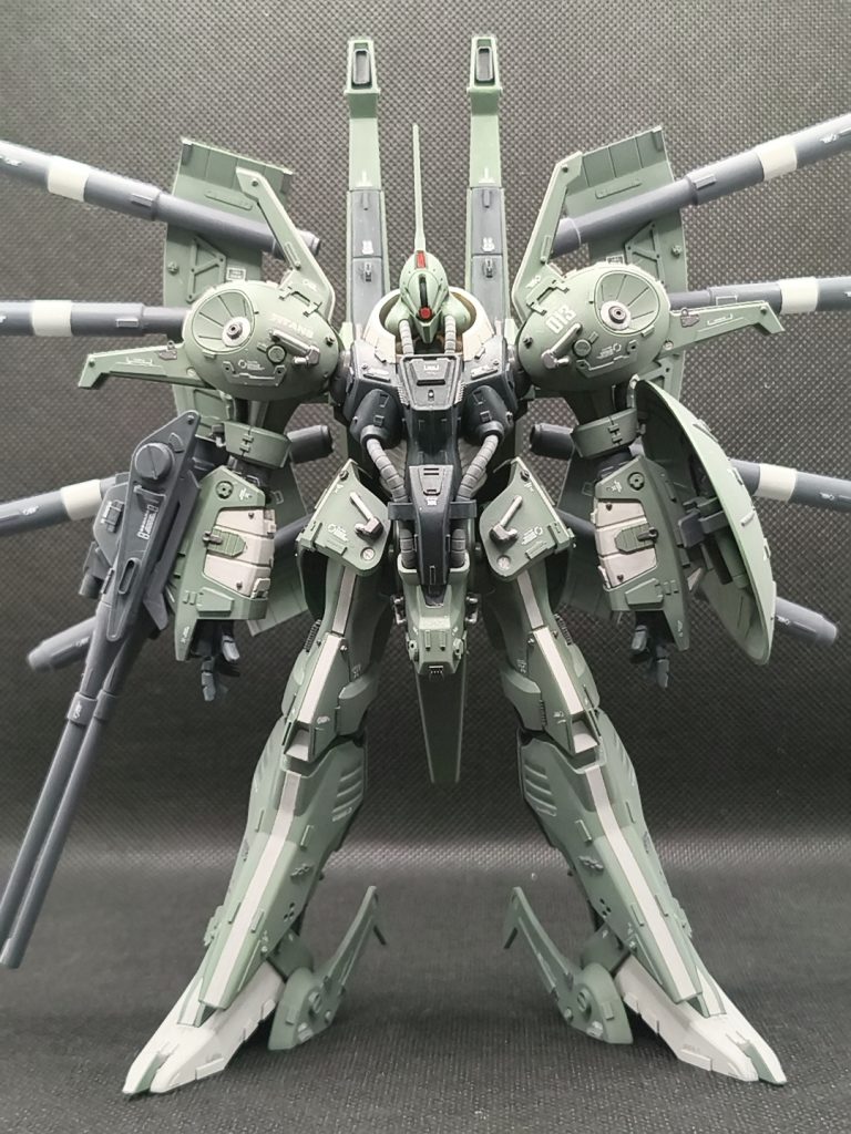 正面から見るとなんだか傾いてますね💦 