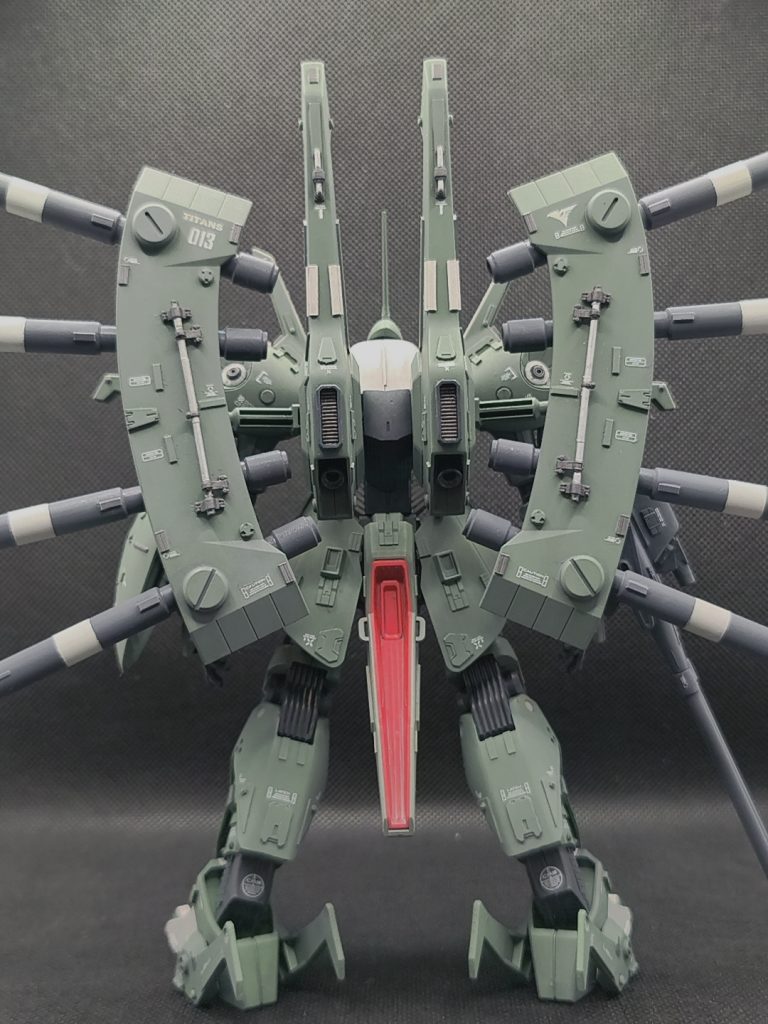 おしりの赤いパーツは塗り忘れて組んじゃいました。まあ、アクセントということで・・・