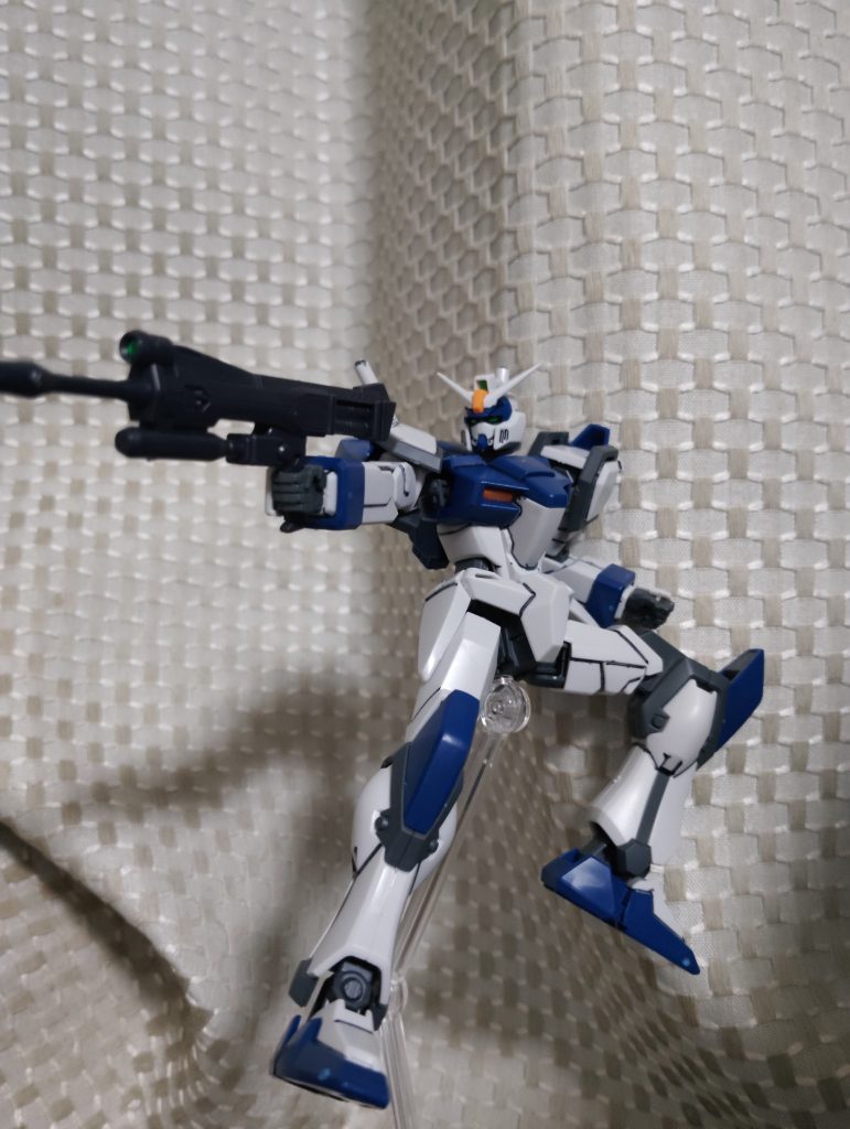 ノーマルデュエルでもこの稼働の良さは泣けますね。当時物、リマスター版共に可動悪すぎてRGストライクの関節移植(プロ級の技術持ってた知り合いにほぼやって貰ってました💦)して何とか形になるようにしてました。技術の進歩ってすげーっすね👏