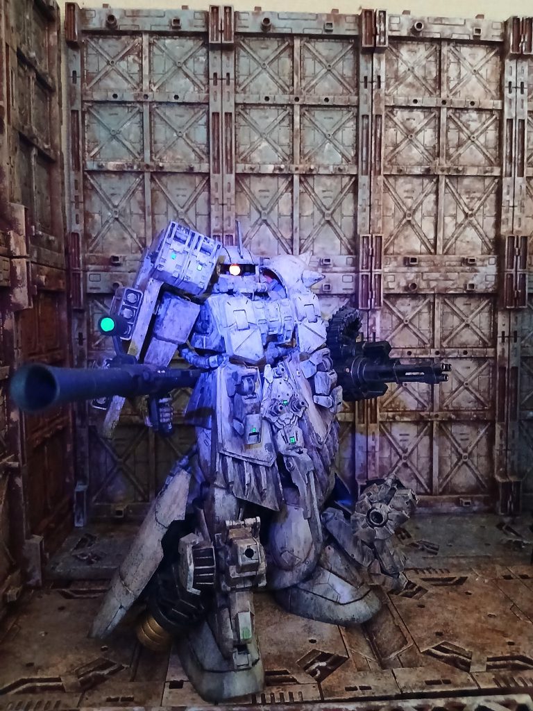 もちろんお目目も光ります。