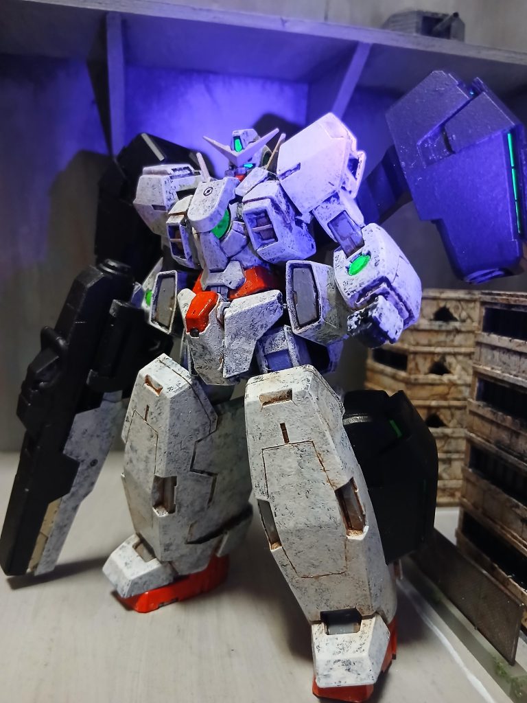 お目目も光ります。