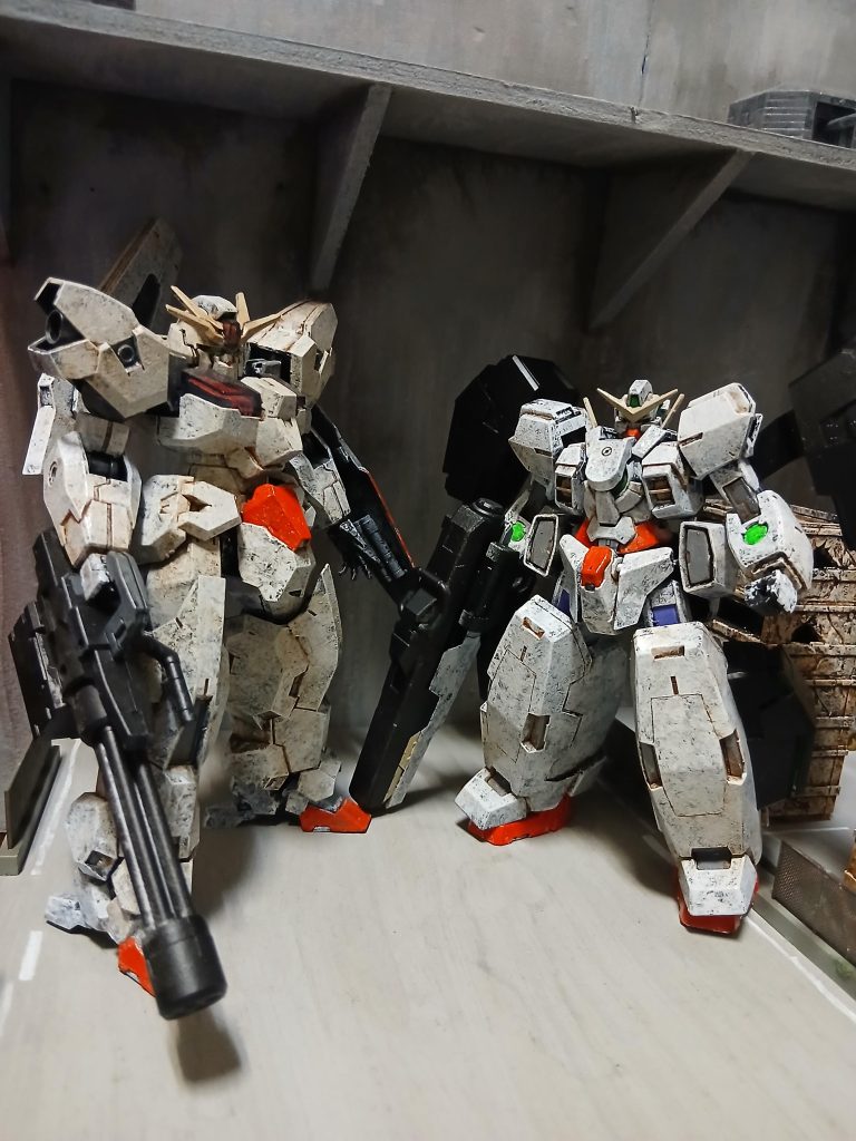 同じく柳瀬敬之さんのデザインしたルブリスウルとの2ショット、ふくふく兄弟、ルブリスでかいな