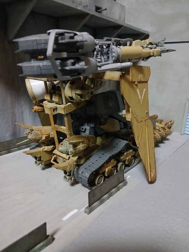 うしろこんな感じ。太陽炉3個付いてる...