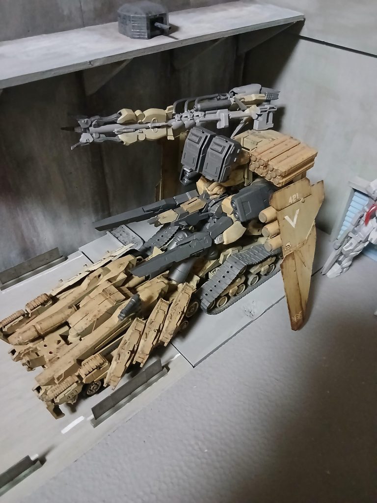 あんまり動くとこ無い！腕と頭だけ！表情付けられないんで面白くないですね…ほんとはヴァーチェになれればいいんですけど、この子の足は他に使われてます…ご安心を