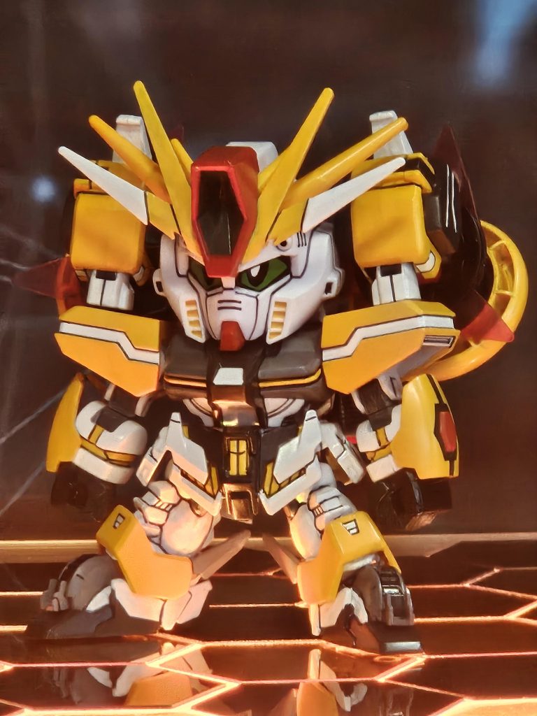 ダブルゼータ+スターゲイザー+バンシィとを組み合わせ全体的にガッチリとした体型にしました。