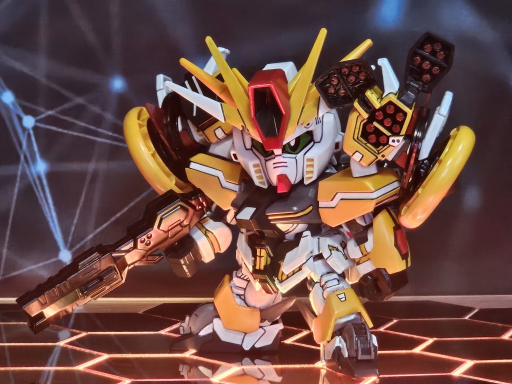 主力武器は大口径ビームキャノン、肩のスピーカーを外せばチャクラムを投げたりも出来る。肩のはミサイルポッドではなくマクロス7顔負けのスピーカーポッド!?「俺のサウンドを届けるぜ!」との事