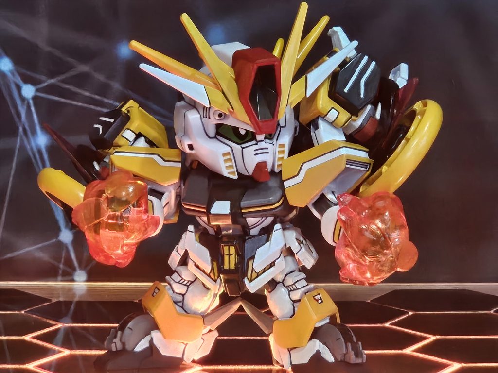 熱で柔らかくなるプラスチックで炎の拳を表現。柔らかいので塗装が禿げるのが難題