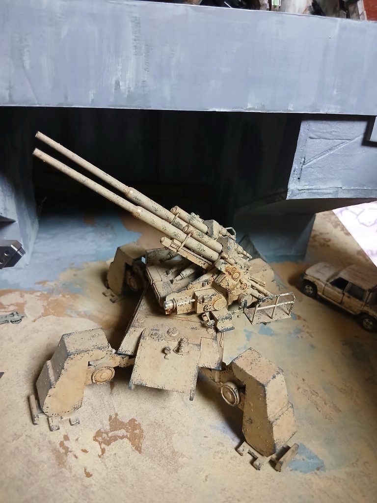 砂漠っぽいジオラマもあるんですが、前に作ったヤツなんで、もうちょっと皆さんに見せられるモノになってから使います。 