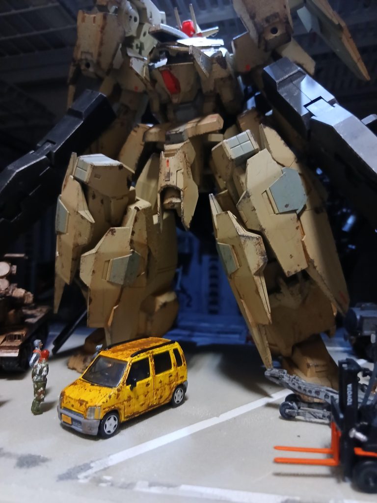 見慣れた車が…タンク作りたい...