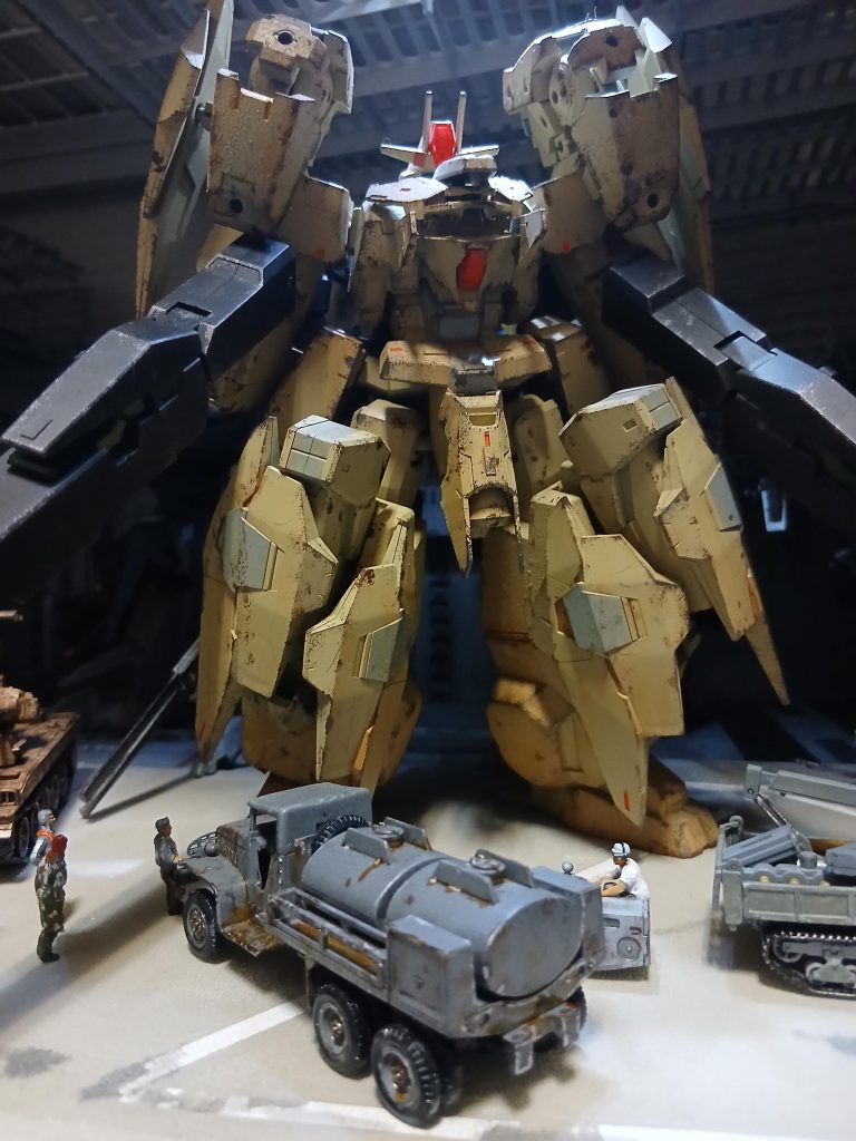 下からのあおりで撮ると大きく見えます。