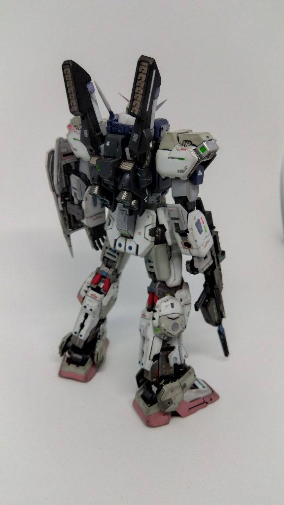 バックパックにディティールを追加しました。