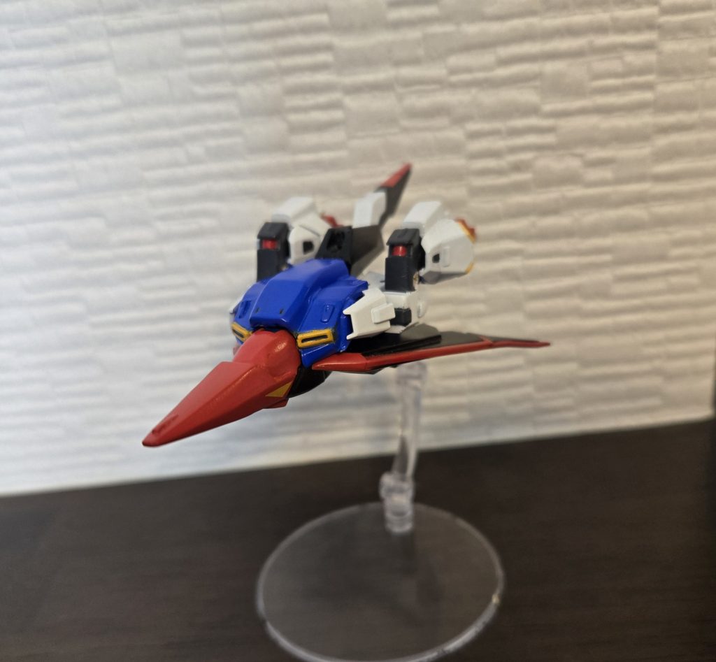 食玩なので変形などは力を入れてないと思いきや素組でこの完成度!バンダイの本気を見ました。ウイングはウェーブライダー時には引き出して広げることができ、航空機らしい形状になります。差し替え式とはいえここまで再現度が高いとユーザーの満足度も高いですよね!