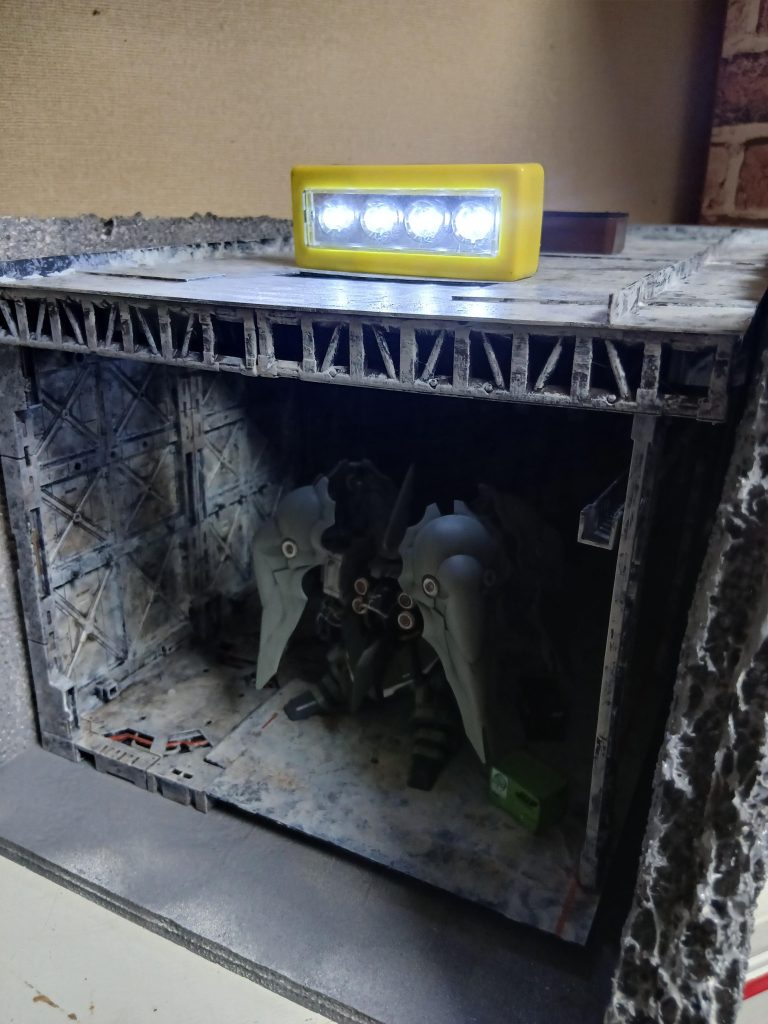 普段は部屋の壁が映らない様気を遣っています。こういう撮り方はまずしません（笑）