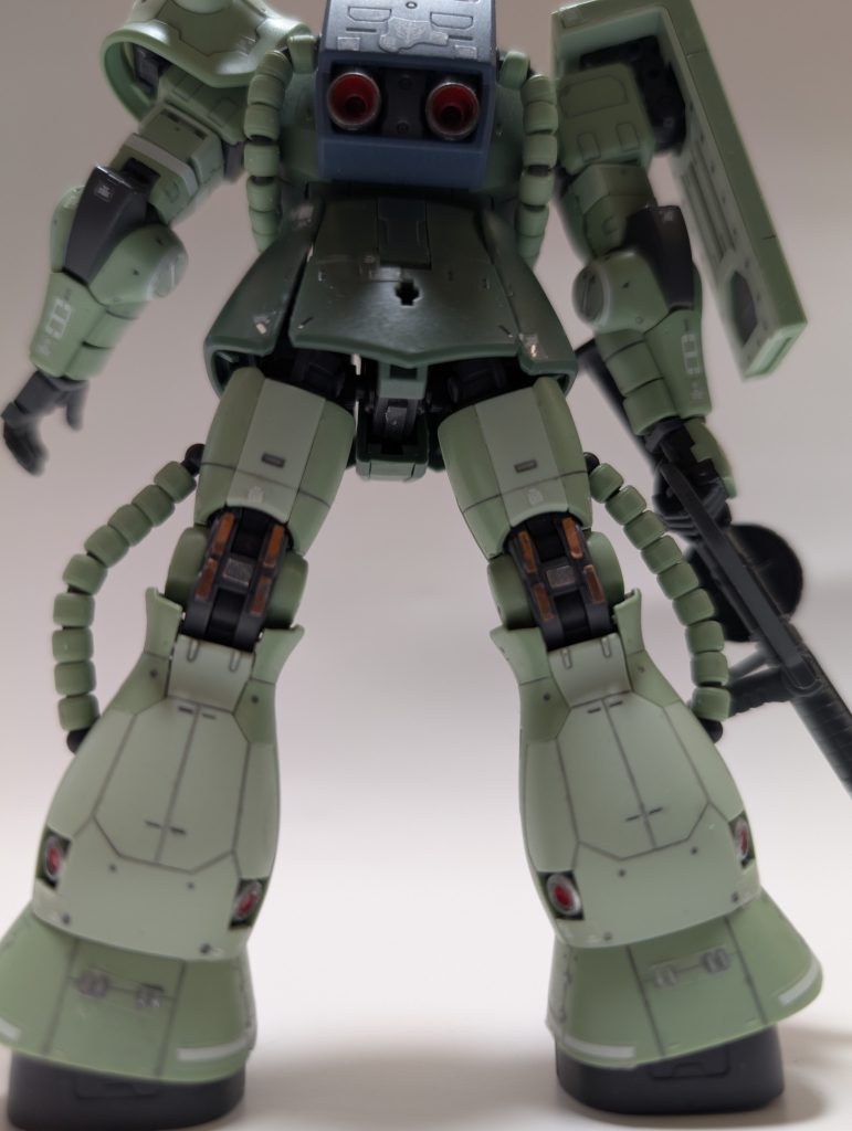 スミ入れは黒だと強調しすぎるかな、と思い水性のニュートラルグレーを使いました。