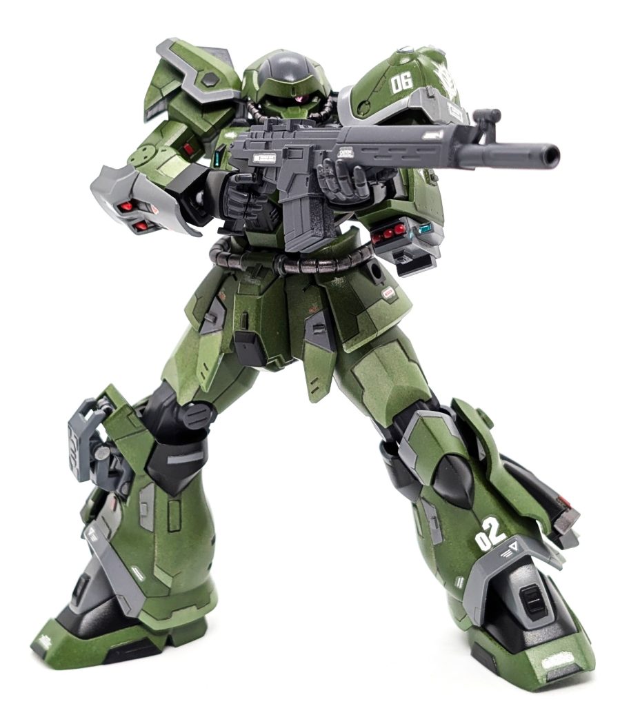 アサルトライフルをブッ放すイフリート・フィンチ!右腕にはイフカスのグレネード、左腕には自作のマイクロミサイルをサブウェポンとして装備させてます。名前の「フィンチ」は、これまた鳥の名前で、木の枝やサボテンのトゲなど、様々な道具を使って狩りをするといわれるガラパゴスフィンチからとってます。ライフル、ショットガン、バズーカ、ミサイル、グレネードetc.とにかく色々使う設定です!