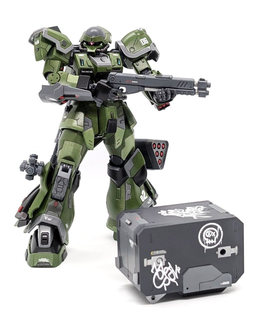 ショットガン…、と謎の廃棄コンテナ…こいつには本国からパクッたさらにヤバいものが入ってます…!