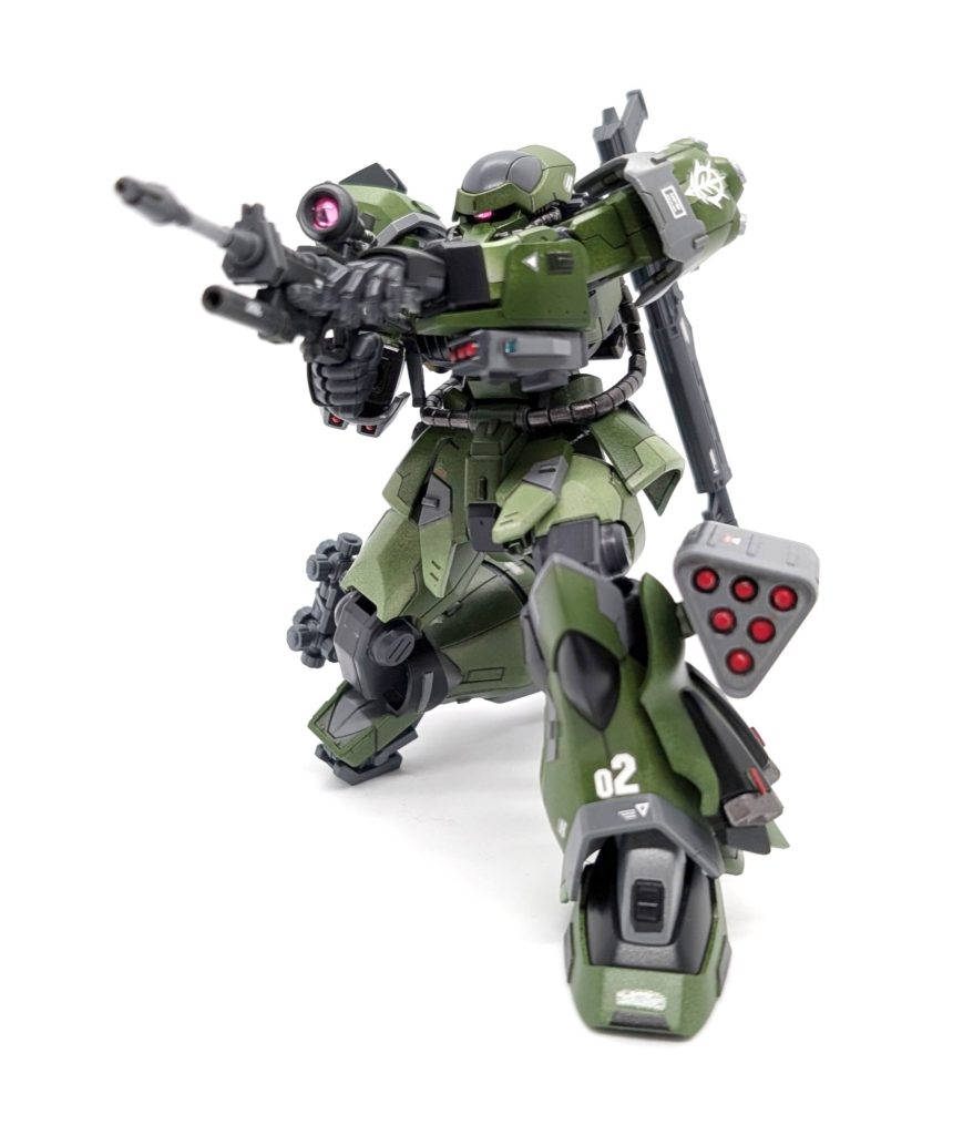 射線をあけろ!ビームライフルを使う!!なお、パイロットは08小隊のカレンみたいな、男勝りでいかついオネイサンのつもりです(爆)地上戦でジオンがビームを使うのは水泳部の皆さんぐらいなので、連邦は度肝を抜かれるはず!最初はガトー専用ゲルググみたいな、試作ビームライフルの方にしようと思ったんですが、バレルとコンデンサがデカすぎてコンテナに入らず…