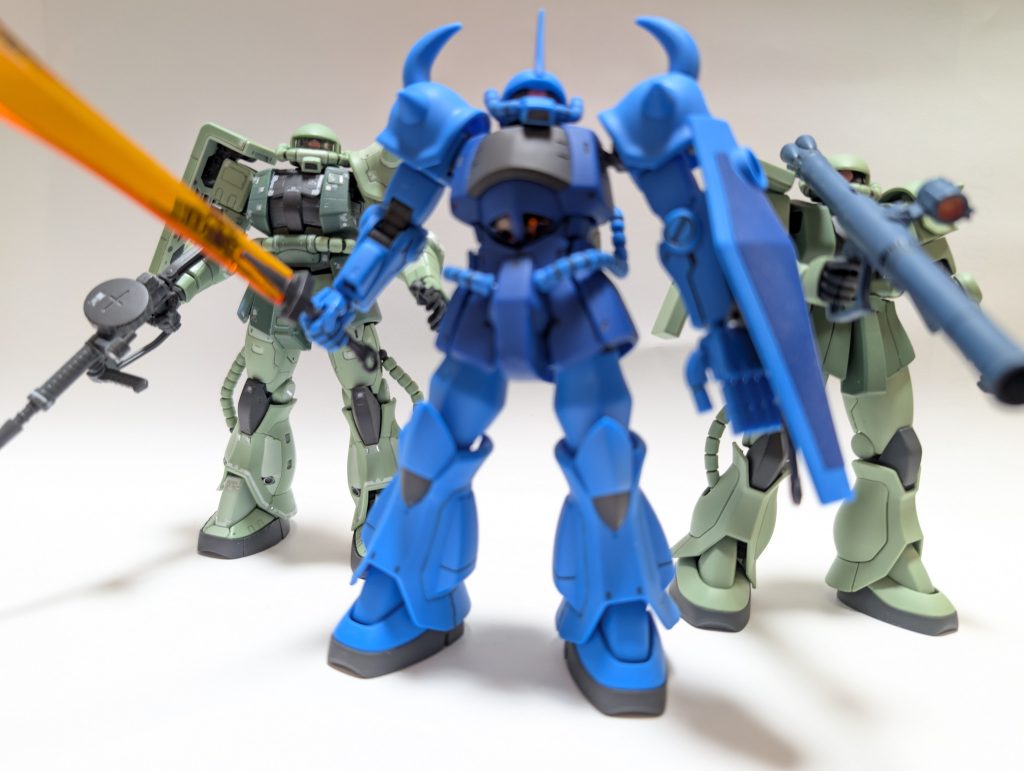 やっとザク２体を引き連れたグフが出来たw