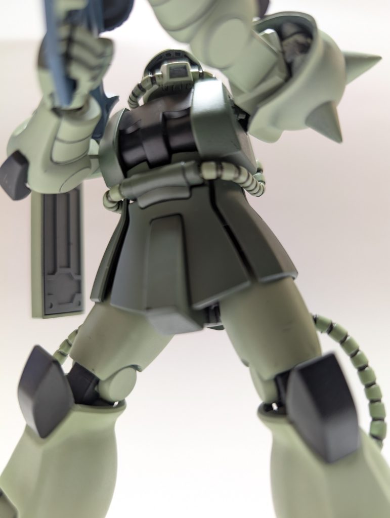 左肩のスパイクアーマーの裏側を塗るのわすれてました。こういうのって後から気付いて、気になりだすんですよね😅