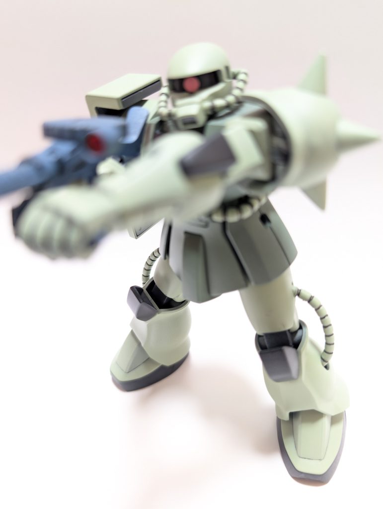 あんまり触ってると塗装が剥げるのであまり触れない😅足のミサイルポッドは付けたら間違いなくスネの塗装が剥げそうなんで取り付けませんでした。