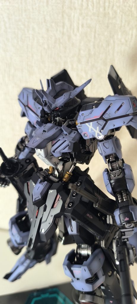 オリジナルマーキングはゴテゴテしすぎる気がして貼るか迷いましたが、最終的には貼りました。完成してもゴテゴテしすぎたようなor思ったよりいいじゃんの気持ちで揺れています。